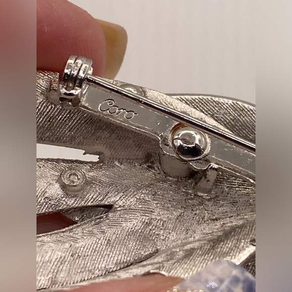 CORO Plant Leaf Gold Tone Botanical Nature Signed Vintage Brooch - Picture 7 of 7